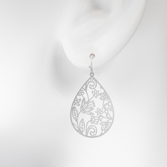 Dangle Earrings Silver Floral Filigree Teardrop  LC Lauren Conrad - Picture 4 of 4